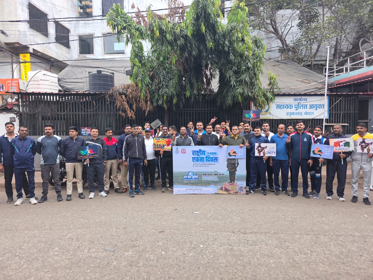 सरदार पटेल जयंती पर भोपाल पुलिस की अगुवाई में दौड़ी एकता की लहर 6 1761909970 WhatsApp Image 2025 10 31 at 16.23.33